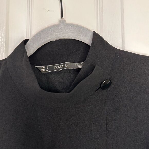 Zara High Neck Button Black sleeveless blouse - Picture 5 of 10